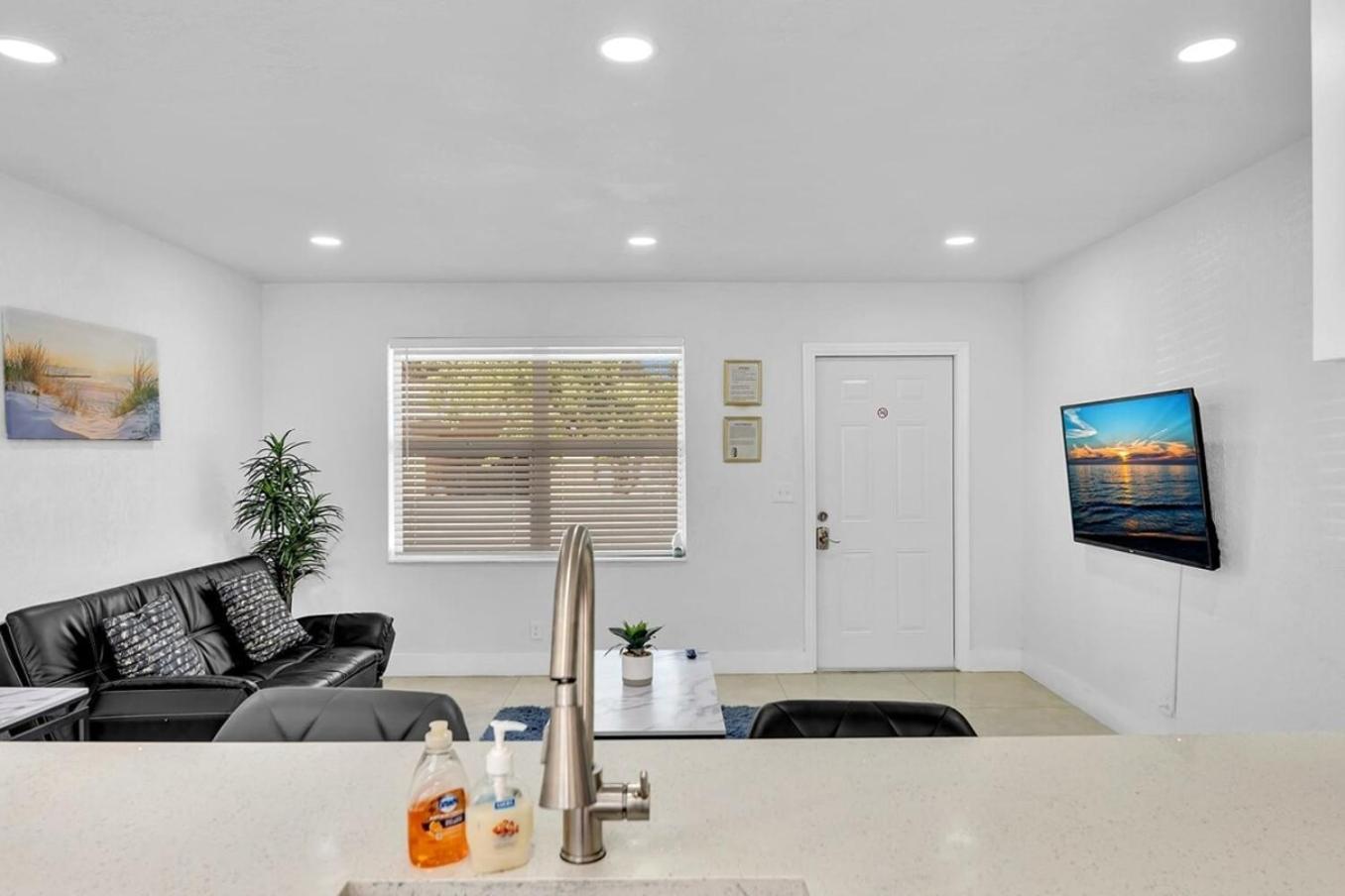 2 Bdrm Modern House Mins From Beach & Casino Hb1 할렌데일비치 외부 사진