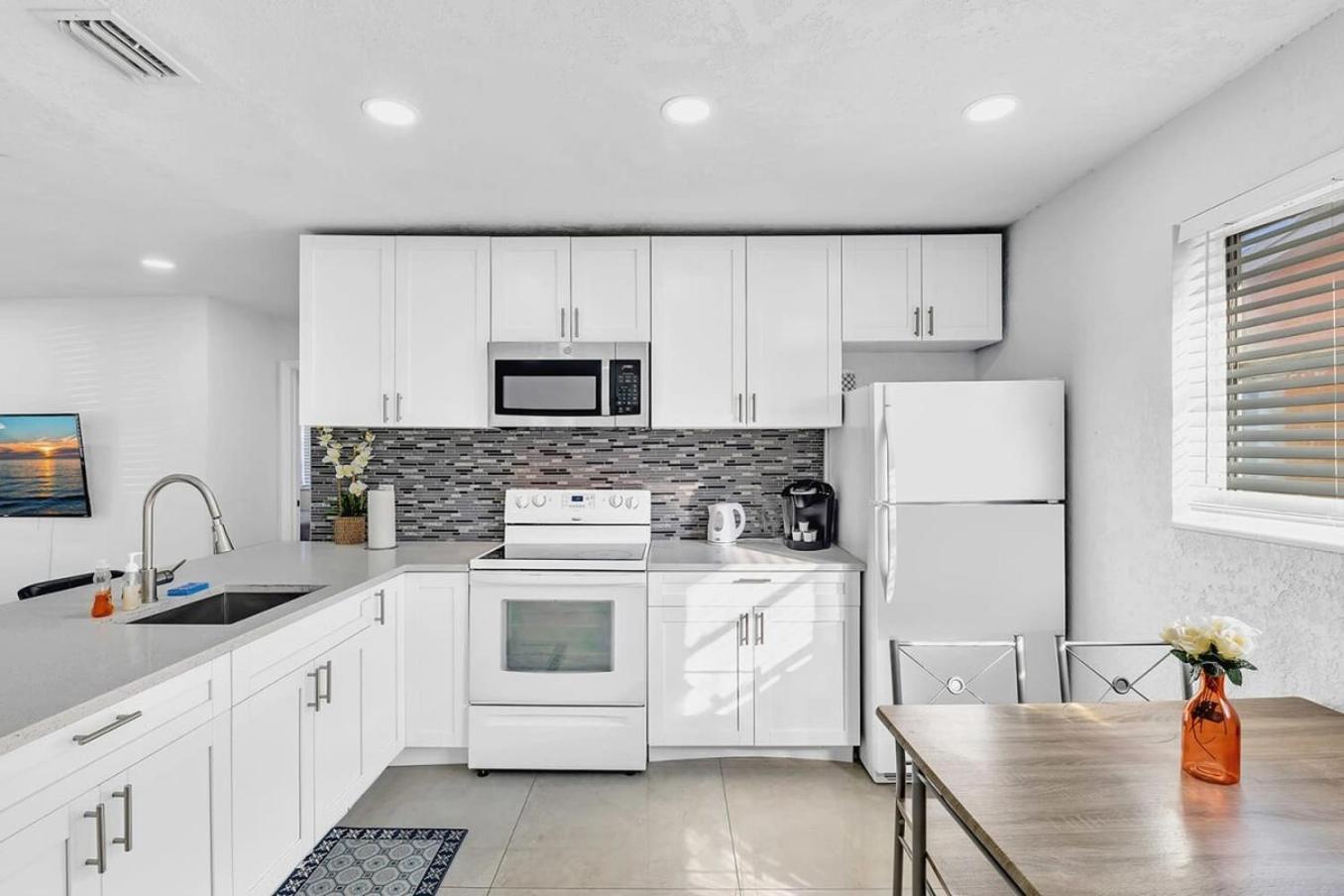 2 Bdrm Modern House Mins From Beach & Casino Hb1 할렌데일비치 외부 사진